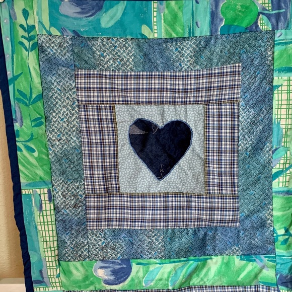 NWOT Handmade handcrafted Signed Baby Quilt Blanket - Picture 3 of 8